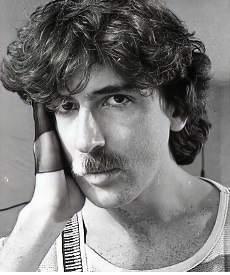 anapaudg's tweet photo. Un atípico ser en la ruta del tentempié, haciendo a un país cantar reír y pensar.
A quien cierra y apaga la luz, gracias eternas, feliz cumpleaños y Say No More!
#CharlyCumple70 #CharlyCumple #Charly70 #CharlyGarcia https://t.co/YM0HEnQI6x