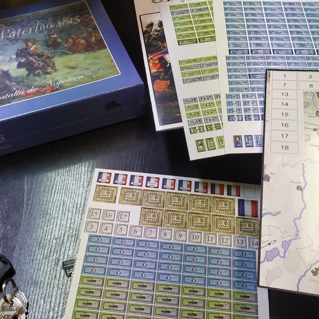 ClubDreadnought's tweet photo. Esta tarde uno de nuestros socios mas veterano ha llevadi al club estos dos estupendos juegos de Trafalgar Editions: Austerlitz 1805 y Waterloo 1815. 😜 Vive L'Empereur! #clubdreadnought #wargames #trafalgareditions @trafalgar_editions #austerlitz #waterloo #napoleonics #juegos https://t.co/aZ5zDujL77