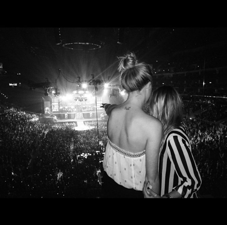 fetusbaldwin's tweet photo. hailey baldwin at justin bieber’s concert, 2012 https://t.co/TZKGiBlwMi