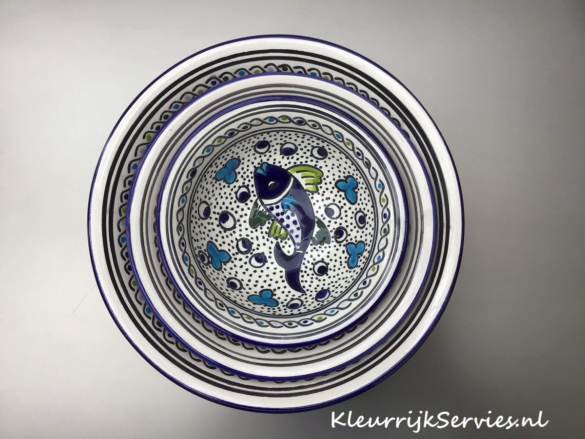 Smulpakketten's tweet photo. Saladiers hebben we van 15 t/m 30 cm. We hebben sets met Saladiers van 15 cm - 20 cm en 25 cm in de aanbieding, van motief Marron, Mehari, Poisson, Shebka en Naoura. Tunesisch aardewerk, handbeschilderd. Nu van € 39,90 voor € 35,00 #saladier, #schalen, #kleurrijkservies https://t.co/QdvX2Op9gn