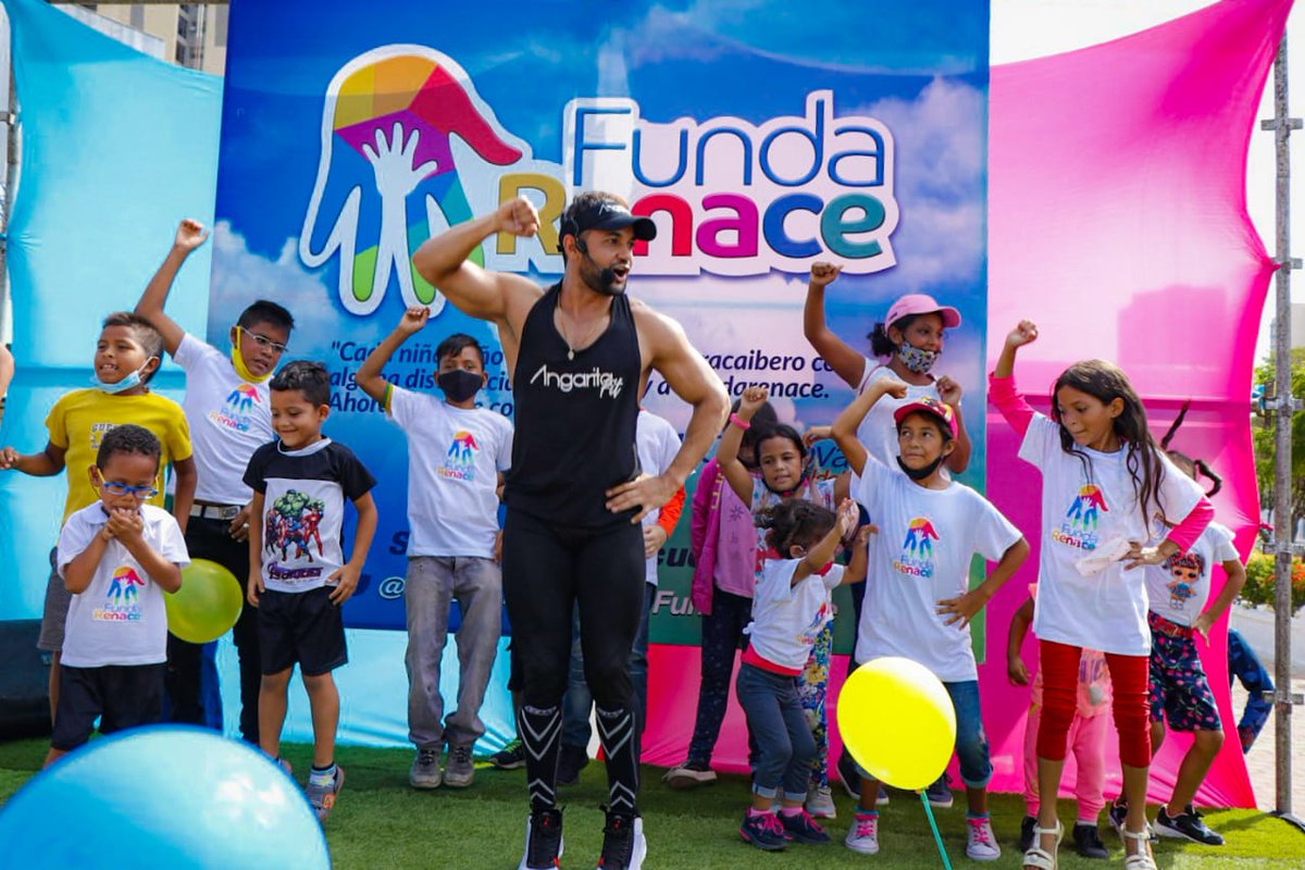 funda_renace's tweet photo. En un hermoso recorrido, desde el Seniat de 5 de Julio hasta la plaza de la República, realizamos la primera Caminata por la Salud Mental, junto a nuestros niñ@s y adolescentes de FundaRenace, sensibilizando a la comunidad maracaibera sobre el cuidado del bienestar mental. https://t.co/qWMIJTH1S8
