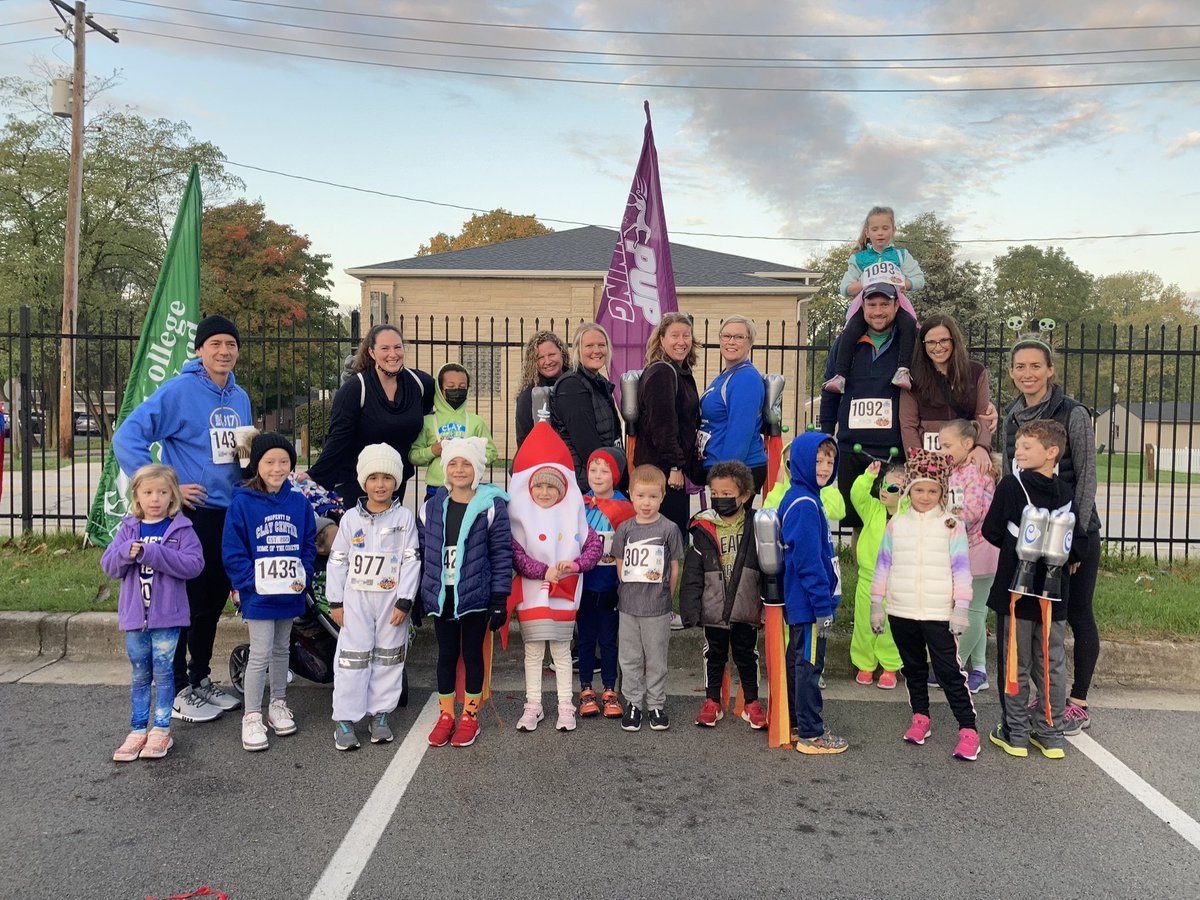 CCE_Comets's tweet photo. A fun morning at the Ghost and Goblins 5k! @myccs @CarmelEdFdn https://t.co/JK1E0ZUhXm