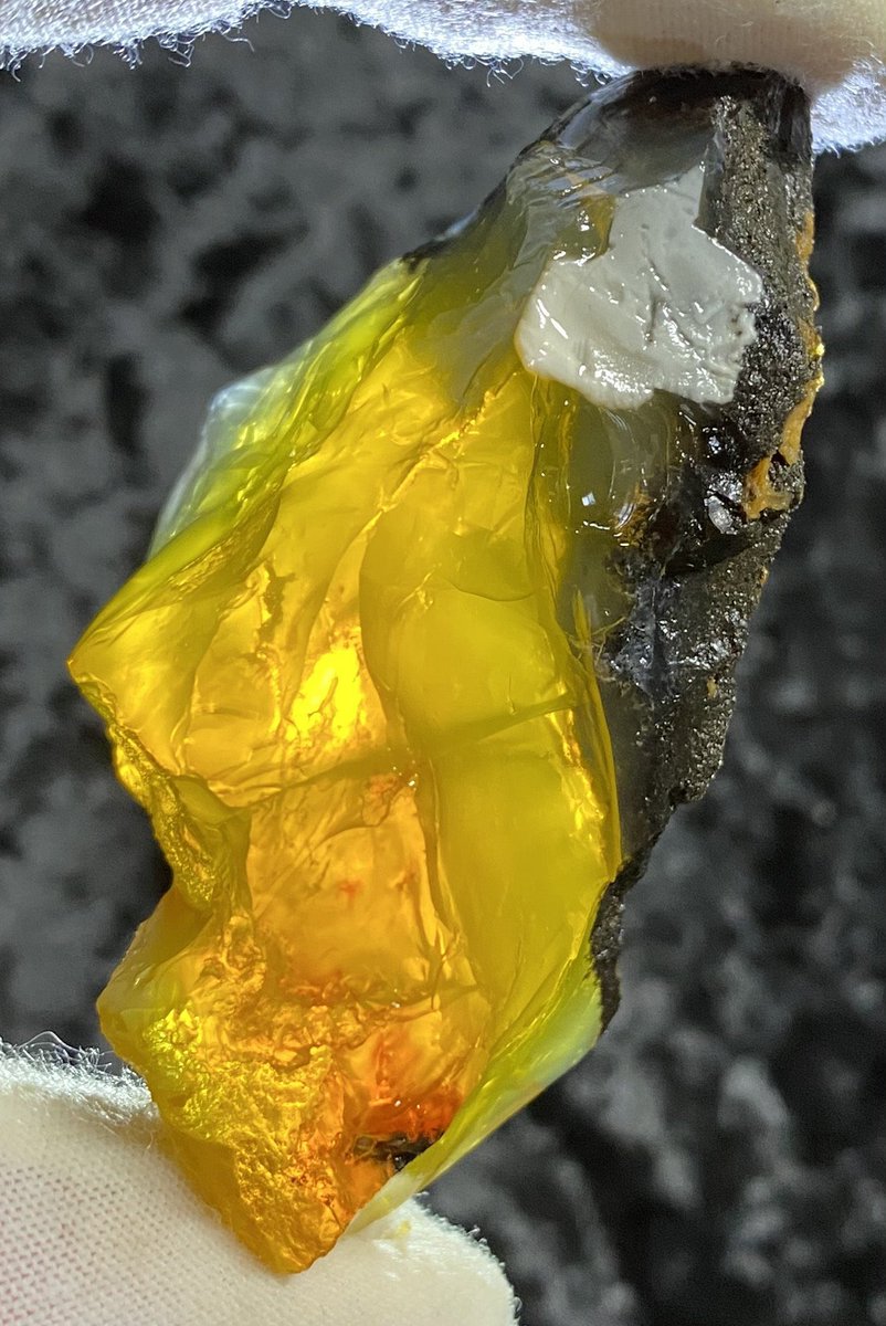 OutlawRocksGems's tweet photo. 80 gram, yellow Oregon fire opal rough mined by Outlaw Rocks. This opal is all natural. $80 with $9.20 US or $18 worldwide shipping. https://t.co/BCsrpiMqU2 https://t.co/LRNABrBTLq