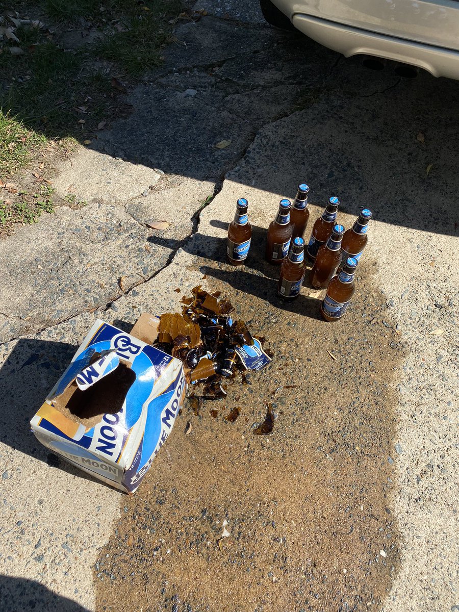 generalsew's tweet image. What a major bummer @BlueMoonBrewCo Second time this has happened. #beerbummer