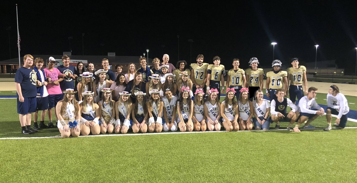 Miller_MHS's tweet photo. A Lake Creek tradition continues! Lions Last Lap. Got to love this group of students!!! @LakeCreekHS @PhilTweaton @StoweFoSho @FlemingInTheDen @giffwhitehead https://t.co/3MvHoi4udF