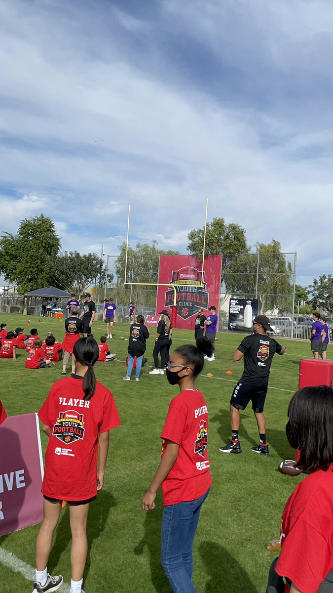 maxstarks78's tweet photo. Great morning out at the @Fiesta_Bowl youth Football clinic today! Some great kids and volunteers teaching football and life skills here! Thank you @AndreWadsworth for taking the time to speak to the future! #FiestaBowlYFC #Givingback #Fiestabowlcharities https://t.co/jhh6JDiNCI