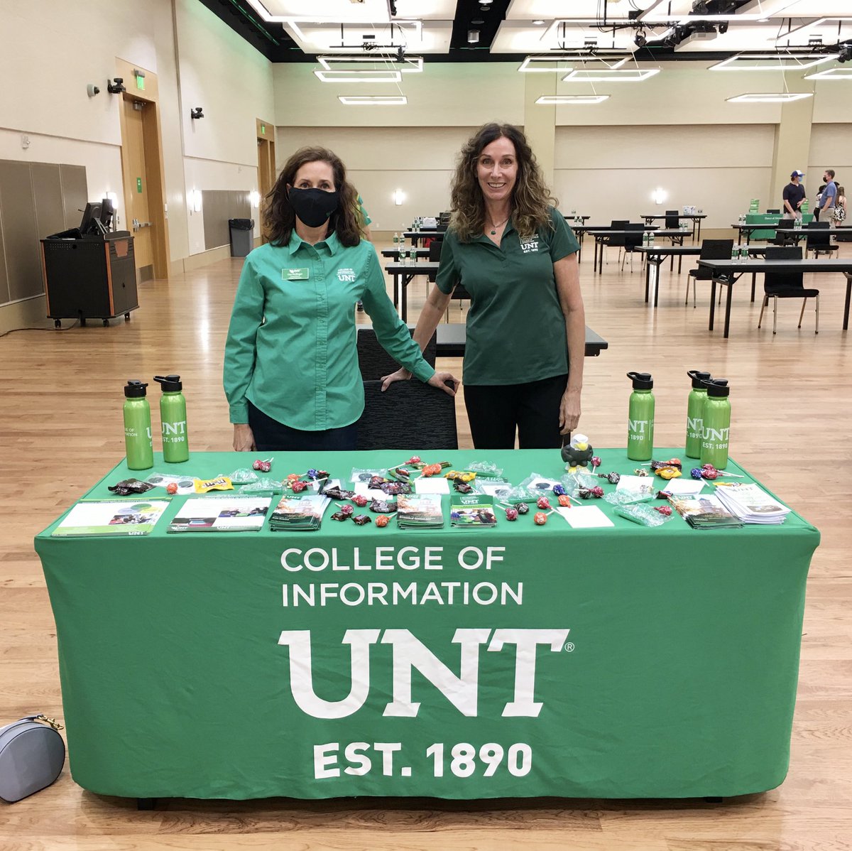 UNTCOI's tweet photo. Meet @Lisahollinger2 and our faculty to learn all about what #UNTCOI academic programs have to offer during todayโs #UNTpreview from 1-3pm at the Union, Room 314, 3rd Floor Ballroom. @UNTInfoScience @UNT_Ling https://t.co/8GOgOv1Pln