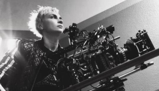 FilmWatchNB's tweet photo. Twitter Mourns Cinematographer Halyna Hutchins' Death On Alec Baldwin Set Halyna Hutchins' accidental death was the result of a mishap involving a prop gun reportedly discharged by by star Alec Baldwin. https://t.co/6Txh5PxXD6 https://t.co/HvyNRWpKHz