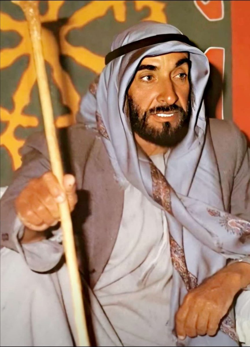 3fraal3in's tweet photo. معاه ايْتم أنسي إنسجامي 
بدونـه حالتي حالَه شقيّـه 

وحبي له تسبّب في غرامي 
أنا راضي ونفسي له هديّـه 

تملّكني و ملكني بالزّمامي 
وأنا سلّمت له بنفسٍ رضيّـه 

فلا و اللّـــه لي مثلي يلامي !!
و فعل الخير ما يجزى بسيّـه 
-
لوالدي الشيخ #زايد_بن_سلطان آل نهيان رحمة الله عليه https://t.co/mvVF6cL6PC