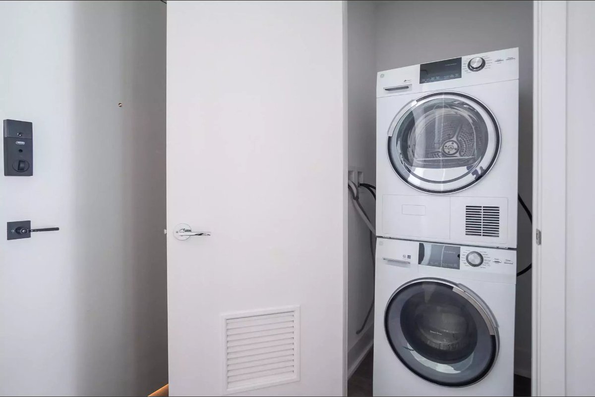 MadisonHouseApt's tweet image. In-unit washers and dryers make quick work of laundry day! #MadisonHouse #laundryday