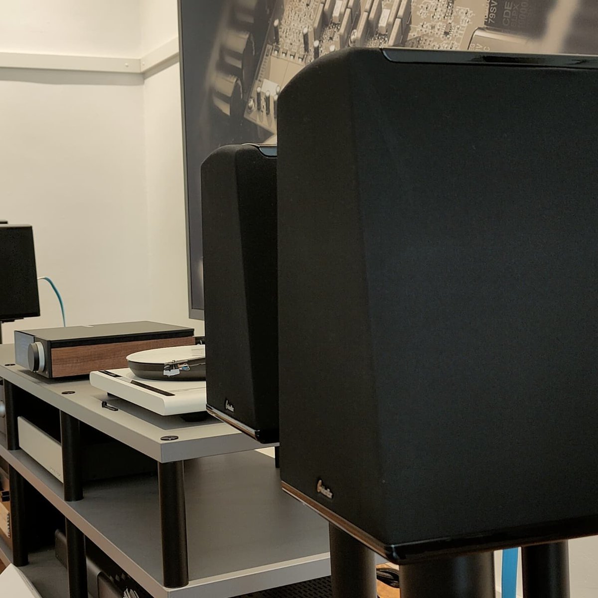 audio_tempel's tweet photo. Cambridge Evo 75 &amp; GoldenEar Aon 2 inclusief speakercable van €3040,- voor € 2499,-
Of de grotere variant; de Cambridge Evo 150 &amp; GoldenEar Aon 3 inclusief speakerkabel van € 3788,- voor € 2999,-
#cambridgeaudio #GoldenEar #telluriumq #aanbieding #cambridgeaudioevo https://t.co/OoEdwyAIdK
