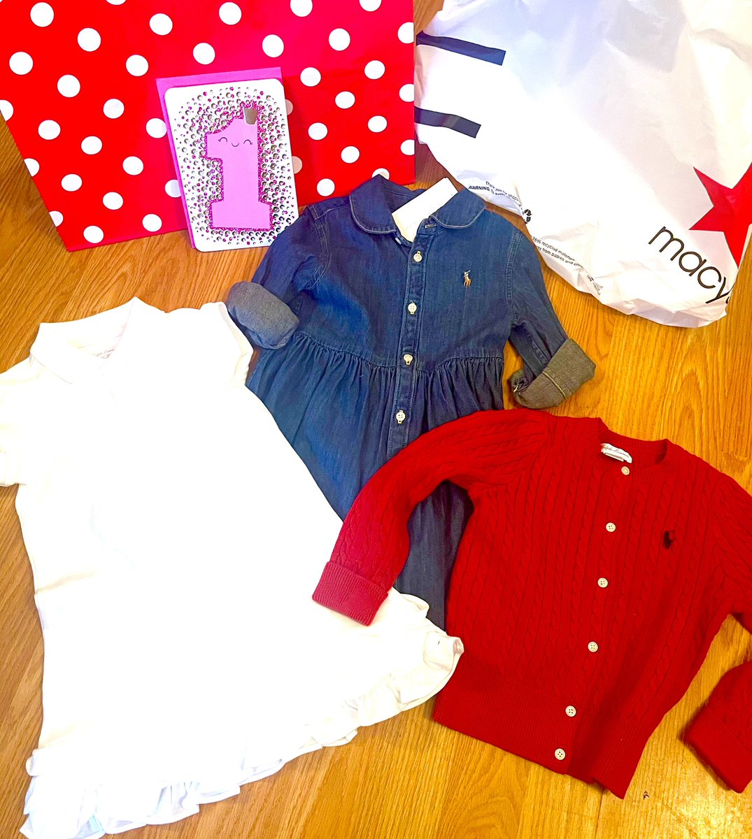 prezblackmon's tweet photo. Multi Tasking.
Working out and packaging Jamie’s 1️⃣st Birthday gifts. I found these three @RalphLauren items at @Macys that met my approval.
#HappyBDayJamie #FirstBirthday https://t.co/ItHkoExqQX