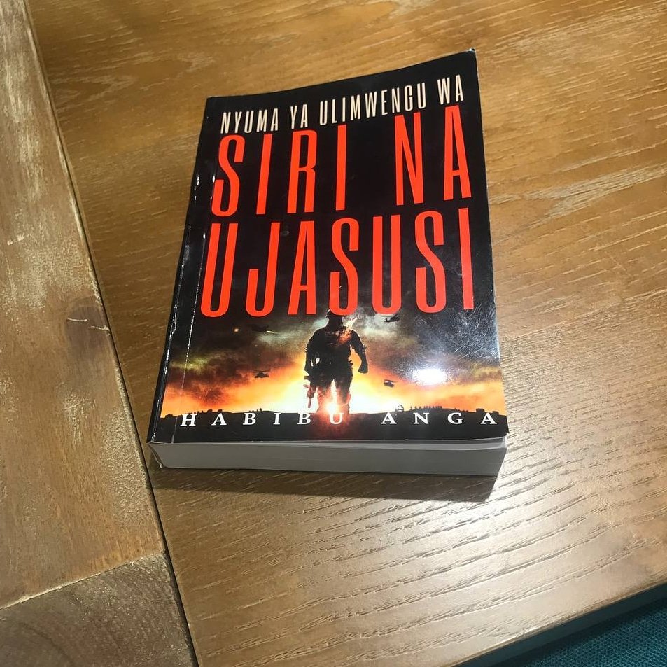 habibu_anga's tweet image. Una Kitabu cha kusoma Weekend hii? SIRI NA UJASUSI.. kurasa 442 za Ujasusi, intelijensia, uhalifu na matukio ya kihistoria yaliyobadili ulimwengu.
Kwa shilingi elfu hamsini tu unaishika nakala yako mkononi.
Piga simu/sms 0759 181 457