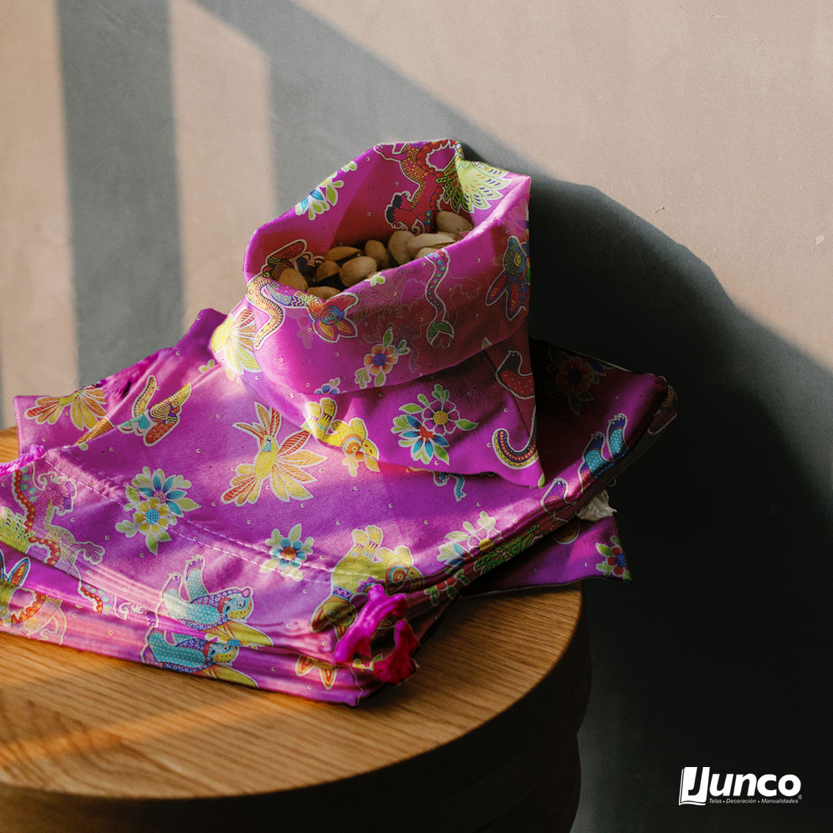 TelasJunco's tweet photo. Una bolsita mult-ifunciones que puede reemplazar a las de plástico y es lavable… ¿Tú qué guardarías?
#TelasJunco💜 https://t.co/CYaWBg89UR