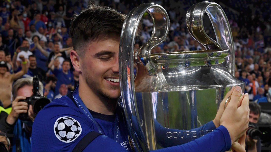 LDNFootbalI's tweet photo. Mason Mount 🤝 Hugging major achievements https://t.co/34NrBNekH4