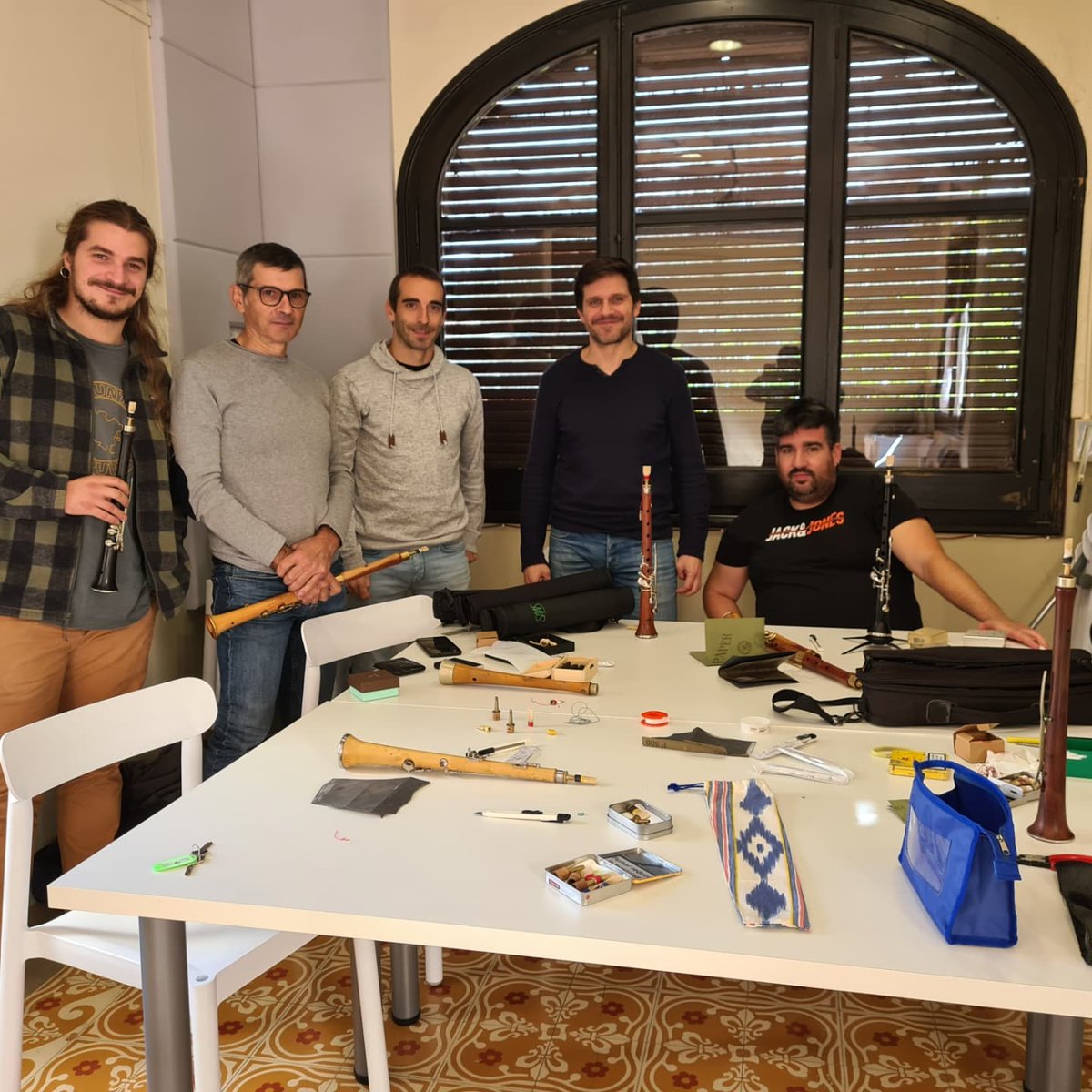 Grallarriga's tweet photo. Avui ens sentim uns privilegiats, perquè hem tingut la sort de redescobrir el món de la gralla de la mà de l'@ivojordaa 🎼

Gràcies per la lliçó, els consells i la paciència, mestre. Hem gaudit molt! https://t.co/4cZNXPtN1S