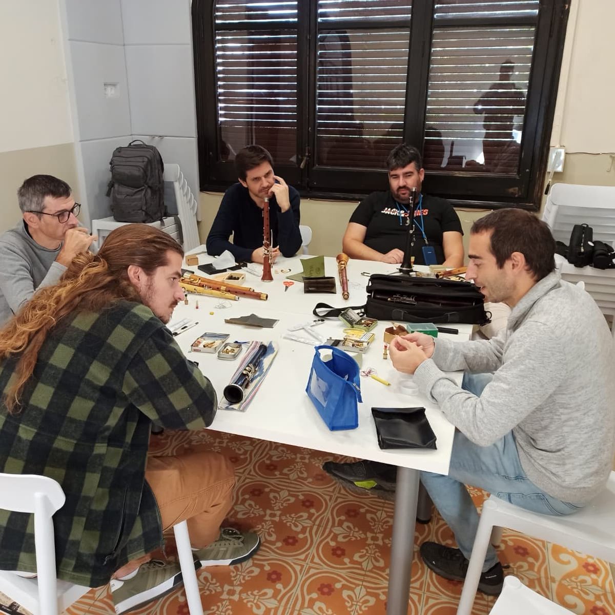 Grallarriga's tweet photo. Avui ens sentim uns privilegiats, perquè hem tingut la sort de redescobrir el món de la gralla de la mà de l'@ivojordaa 🎼

Gràcies per la lliçó, els consells i la paciència, mestre. Hem gaudit molt! https://t.co/4cZNXPtN1S