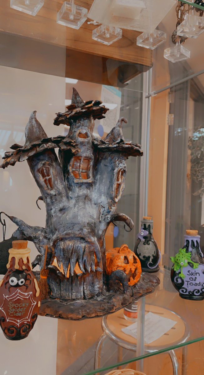 MaddieTraxton's tweet photo. Thank you to our Leisure centre supervisor Maxine here at WBCC, for hand making these awesome sustainable wands with chop sticks and tin foil🪄 and this spooky haunted house.💀 #halloween2021 #spookyseason🎃#Boo👻 #Sustainability #Diamondresorts https://t.co/k3wsy95vxj