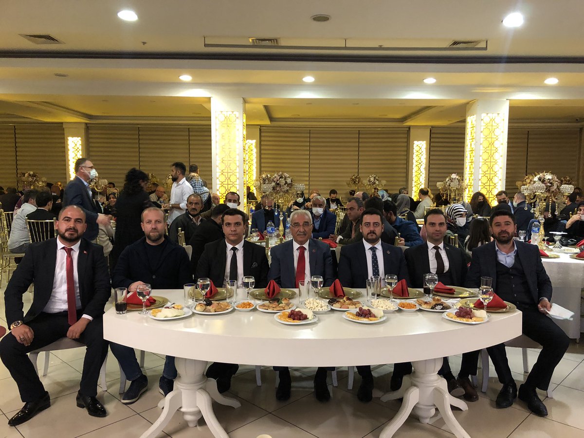 Samet_Bagci's tweet photo. Büyük Birlik Partisi Merkez Disiplin Kurulu Üyesi Umut EV Başkanımızın kıymetli kız kardeşi Gizem ve değerli eşi Burak Hamalosmanoğlu’nun düğün merasimlerine katılım sağladık. Rabbim genç çiftimize iki Cihan saadeti nasip eylesin inşallah. https://t.co/CbR8ibSE30