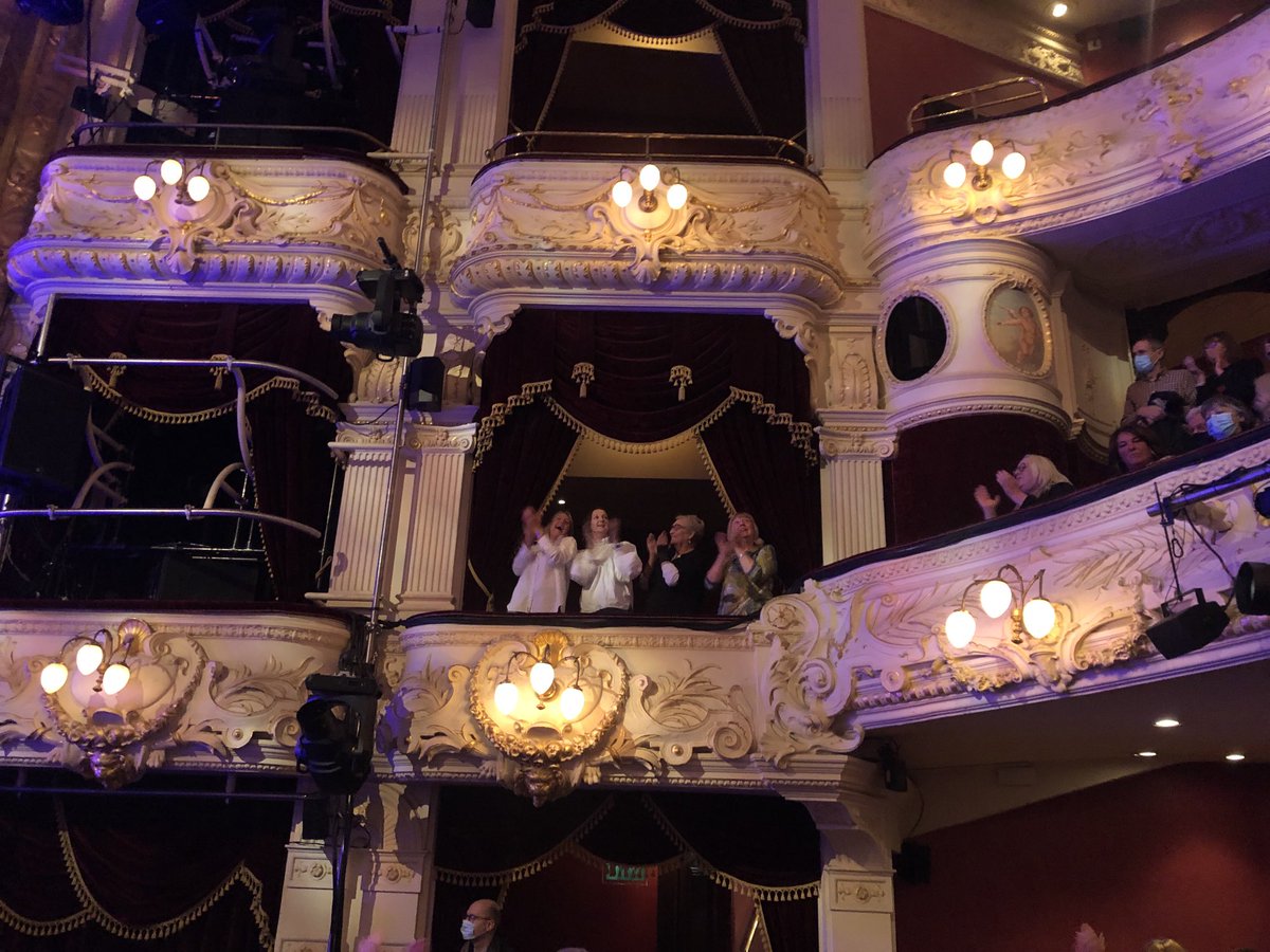 BazBam's tweet photo. These Magic Moments:Thrilled to have seen London’s next smash hit show , ⁦@thedriftersgirl⁩ ⁦@TheatreRoyalNew⁩ with ⁦@Beverleyknight⁩ ⁦@Mrmatthenry⁩ @adamjbernard @TOSHEE @TarinnCallender who bring electricity -and depth- to glorious golden hits.⭐️⭐️⭐️⭐️⭐️ https://t.co/3uEbk6HceE
