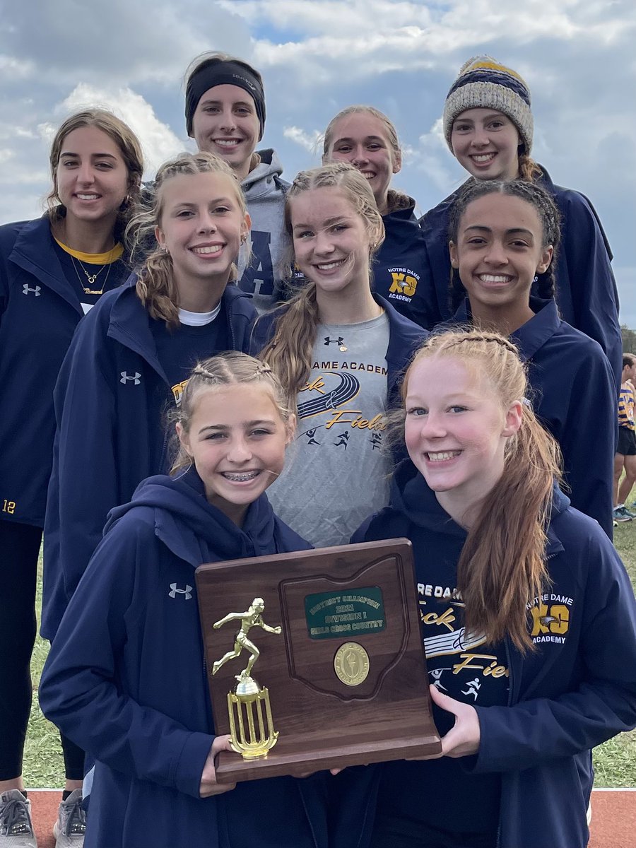 NDAEaglesXC's tweet photo. 💙District Champions💛
Hailey—2nd
Luci—9th
Anna—10th
Tessa—11th
Emma—13th
Lily—24th
Joelle—26th
#regionalbound #journeytostate https://t.co/2Js28OrDUF