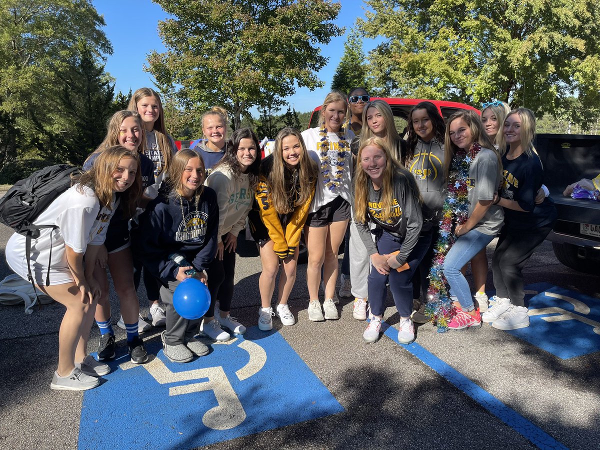 PACSSoftball's tweet photo. Homecoming parade fun with this crew! https://t.co/NvssYEMeV9