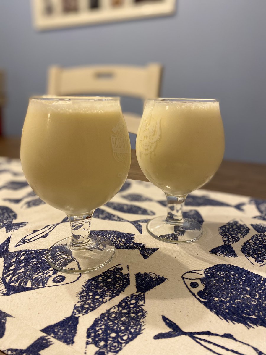 Everyone practises the cocktails they’ll have on Christmas Day, right? Limoncello Piña Colada tonight! 🍹🍋