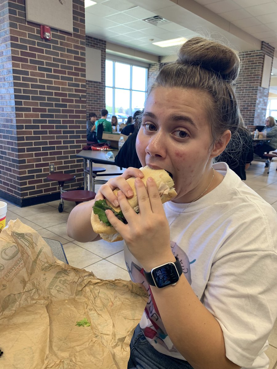 biaanca_torrez's tweet photo. #Castleberry_HealthScience enjoying lunch ! @txhosaarea5 #CHS_Lions #CastleberryCTE #AREA5ISLIVE ! https://t.co/HLTrKJUooo
