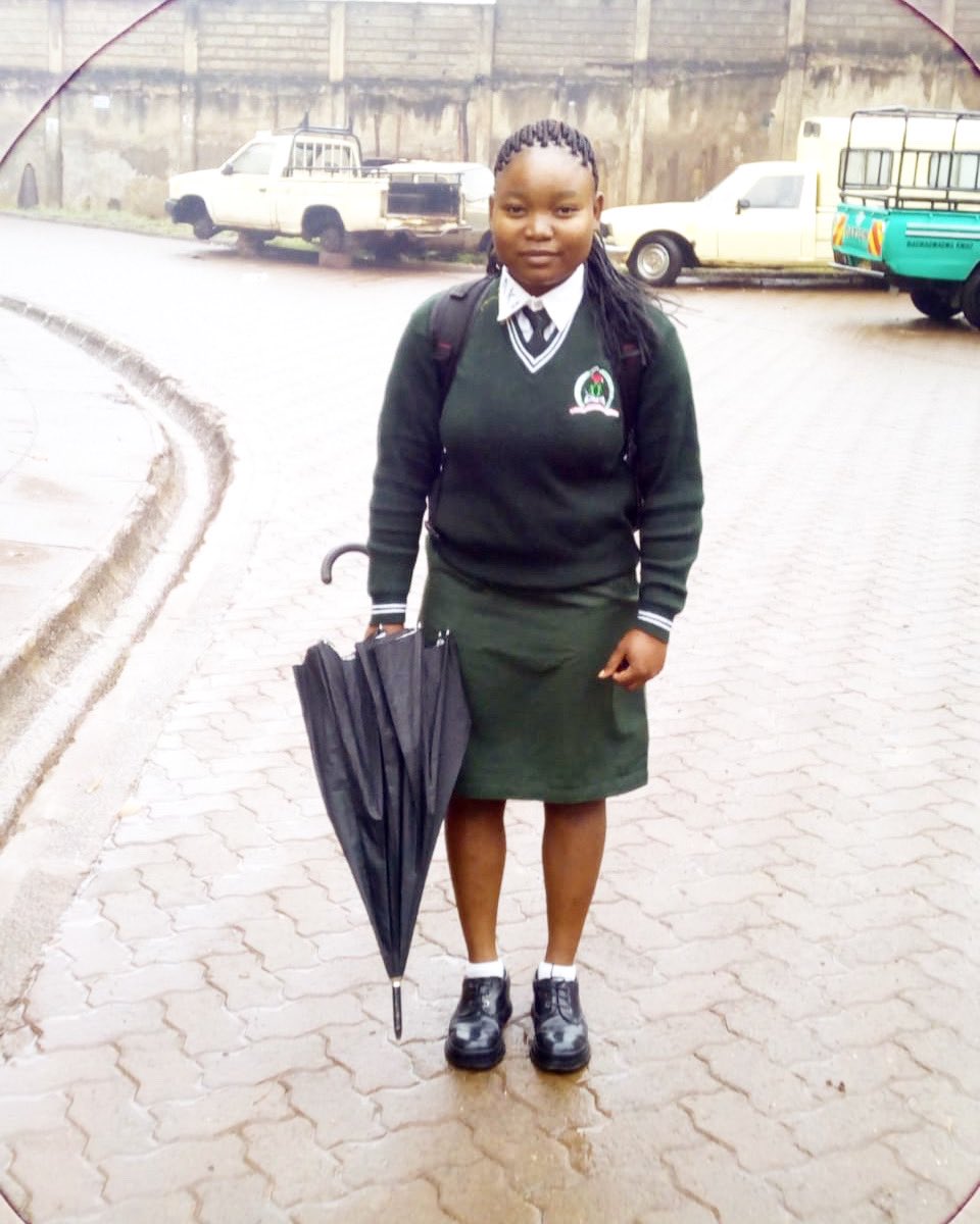 KickstartKibera's tweet photo. We are so proud of Anne who FINISHED SCHOOL this year. 🤩💗💥🥳🎉 
Despite all the challenges she did brilliantly. Well done Anne we are proud of you! 
.
.
.
#kickstartkibera #kibera #kiberastories #kiberaslums #education #hooray https://t.co/7jEJtWShsL