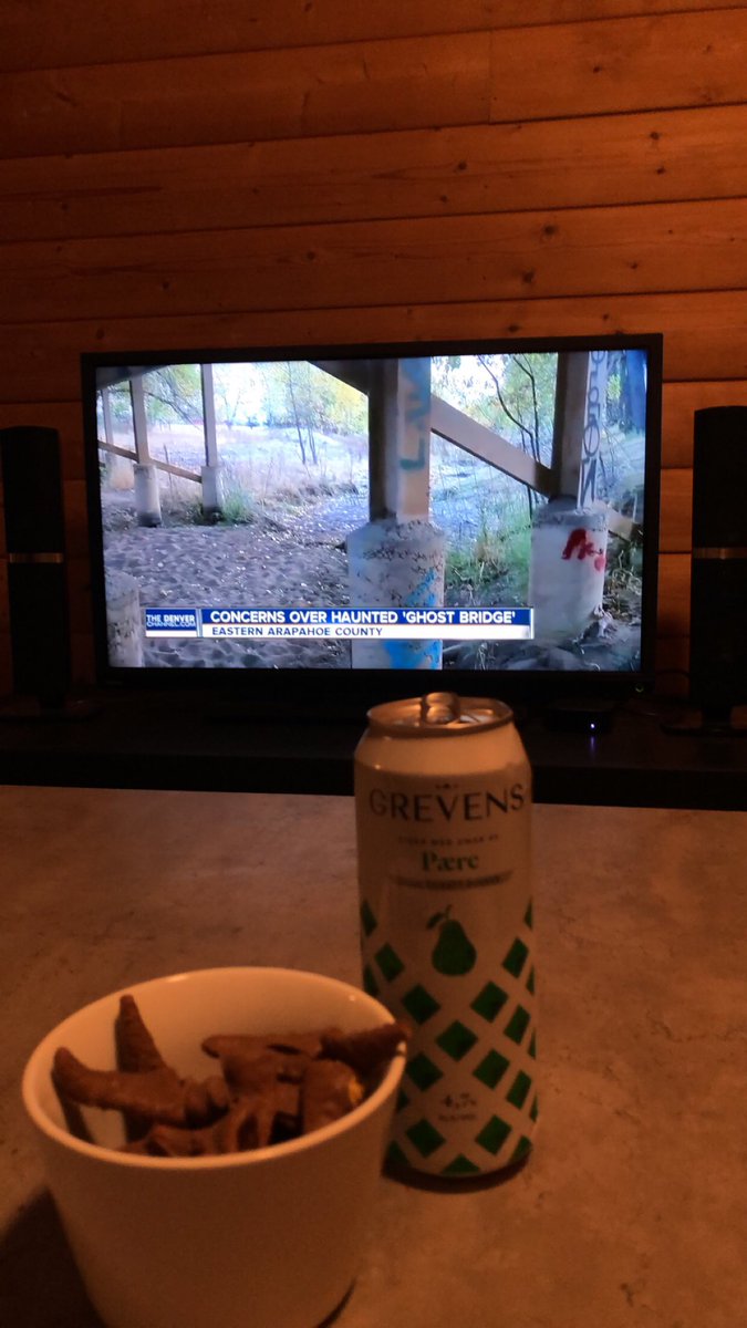 MadelenWaagan's tweet image. I’m so excited and scared to watch this 😱👻 @shanedawson @morganadams @Ryland_Adams #shaneisback #shanedawson