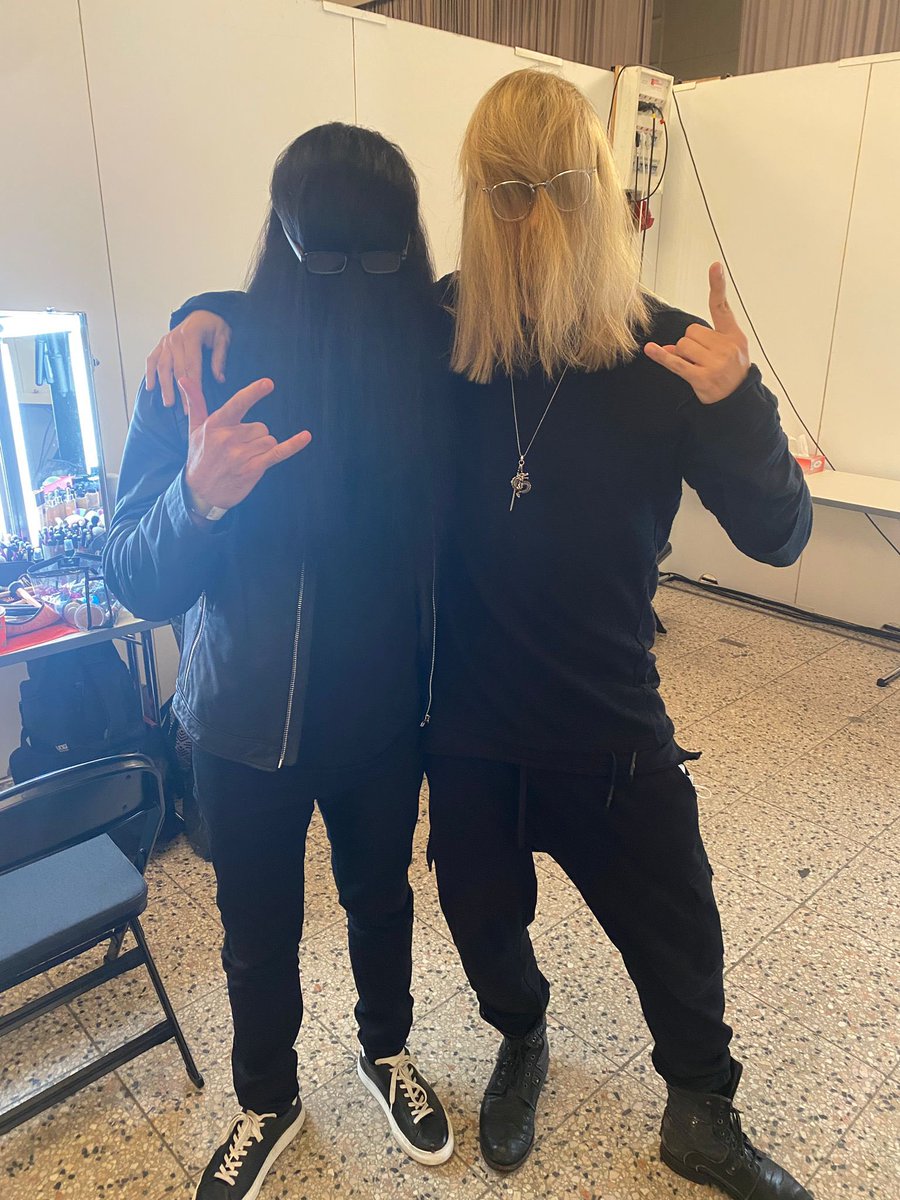 david_garrett's tweet photo. Having fun backstage with @buelent_ceylan at #schlagerboom Tune in @DasErste at 20:15 https://t.co/dri0svnN8q