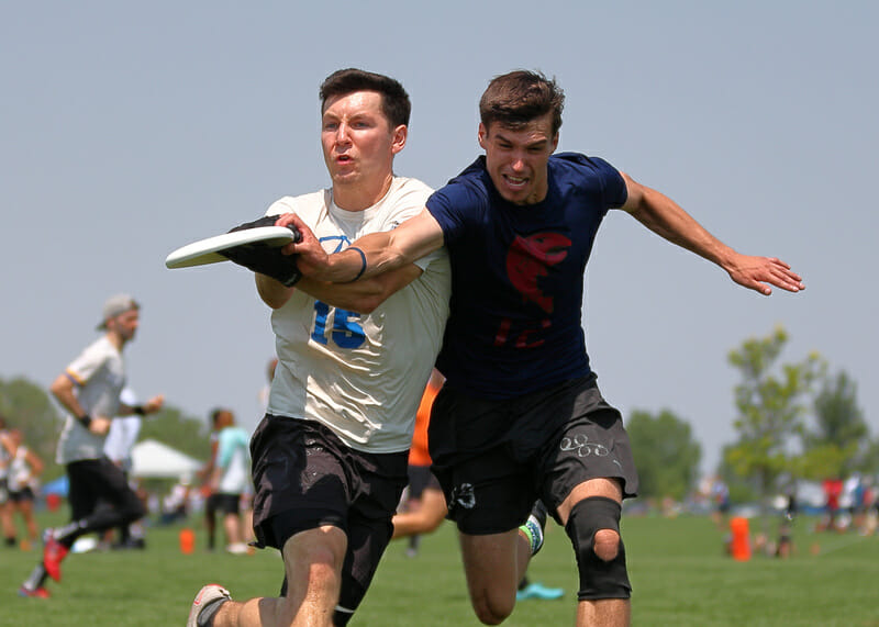 Ultiworld's tweet photo. Club Championships 2021: @SeattleSockeye And @PrideofNY Lined Up For Epic Semi Rematch (Men's Semifinal Preview) → https://t.co/0mCvubq0y8 [Pres. by @SpinUltimate | Photo by @UltiPhotos] https://t.co/Yaf3baQlIN