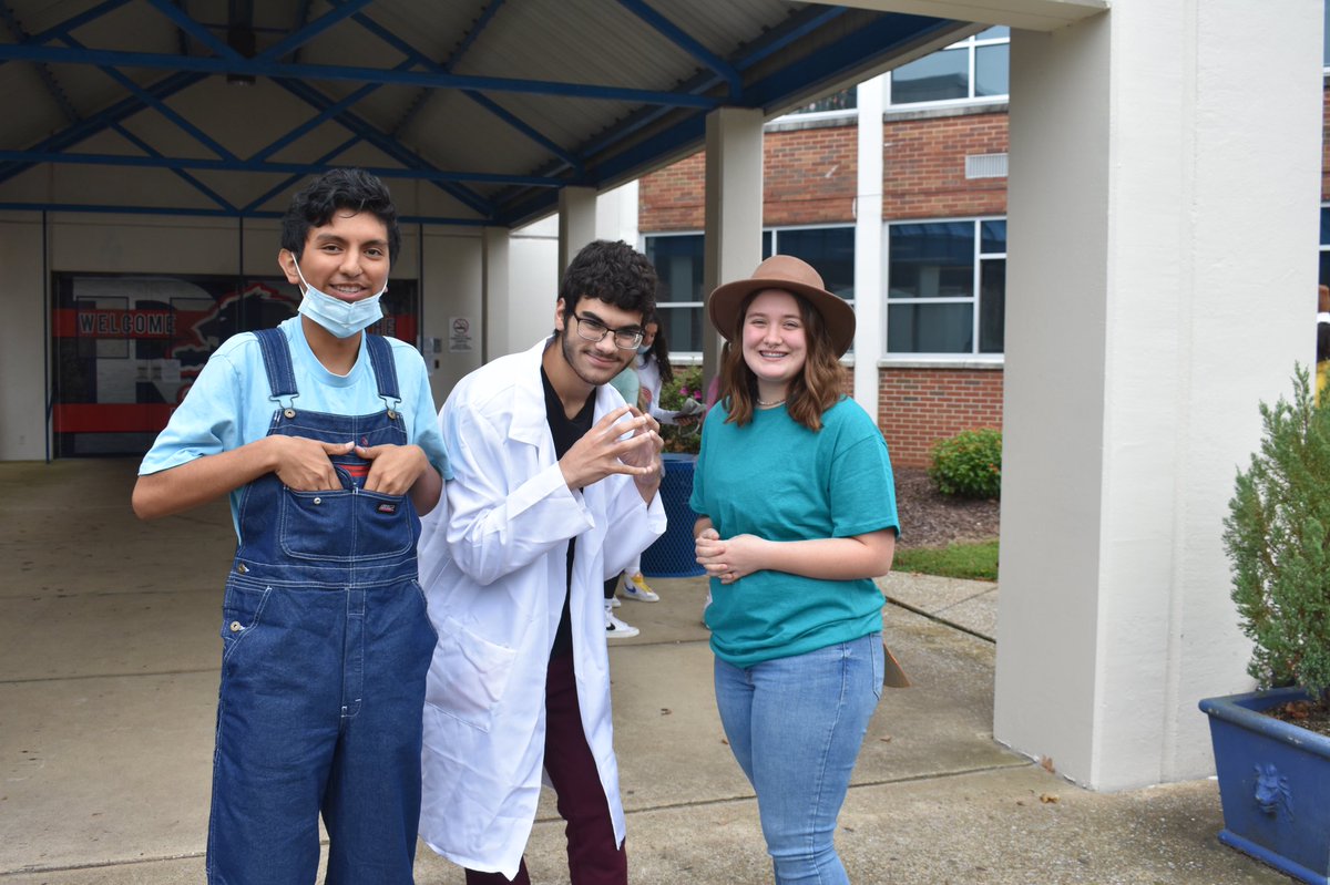 RB_futureready's tweet image. FRI students 💙 HOCO!