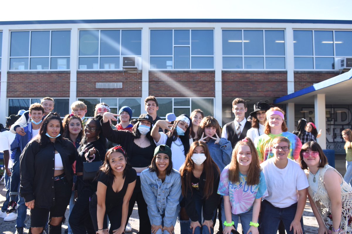 RB_futureready's tweet image. FRI students 💙 HOCO!
