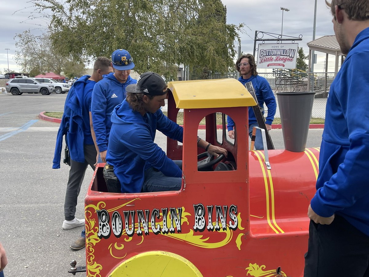 CSUB_Baseball's tweet photo. Our boys serving the community at the Buttonwillow Parade and Festival this morning. Huge help for a proud community. Back to scrimmage now. https://t.co/a5R4om1a5s