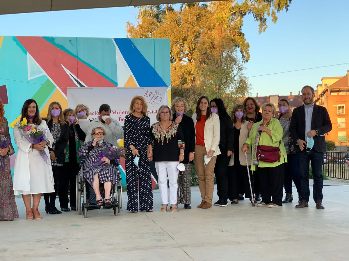 elisavalia's tweet photo. La Asoc de Mujeres Progresistas de Benimàmet entrega los Premios Malva

🟣 Carmen Palop
🟣 Grupo GAMA de @policialocalvlc 
🟣 Susana Gisbert @gisb_sus 

por su contribución a una sociedad más feminista, más justa. Una primera edición a la que seguirán muchas otras. https://t.co/iVPWGxU3e6