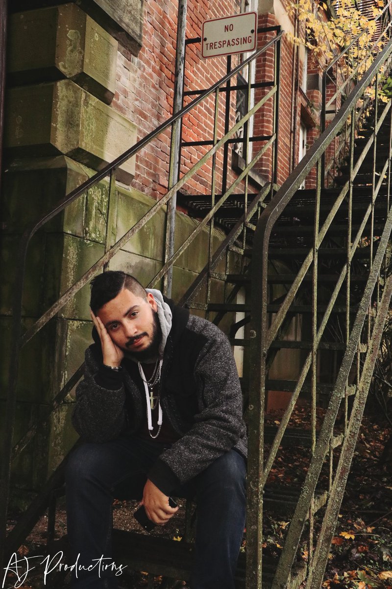 Its6Chainz's tweet image. My rights, my wrongs, I write 'til I'm right with God.
-K.Lamar