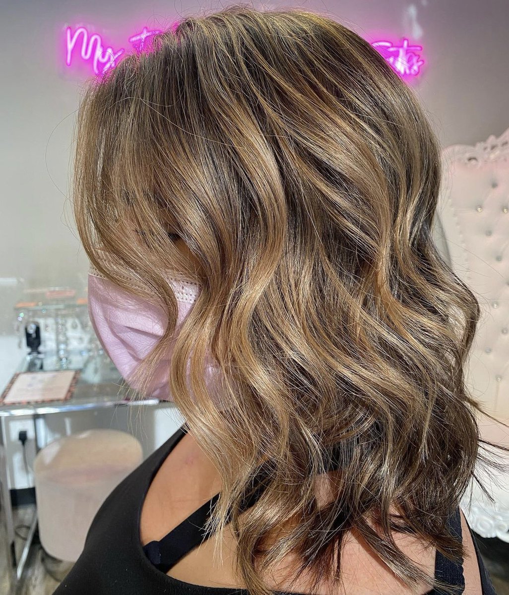 KAYCEEbbyy's tweet photo. It’s nice to be back in LV👸🏼✂️ insta: hairbykacielynn https://t.co/VN05pKq3IE