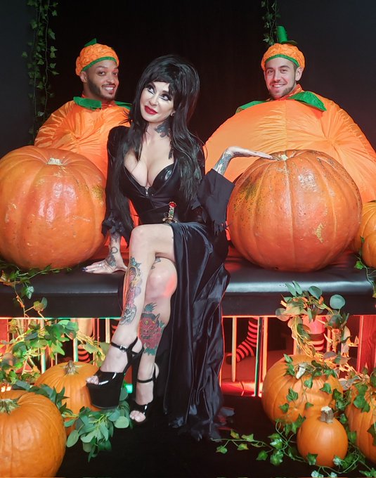 My job as set design is fun and often surreal... and @joannaangel is hot as Elvira! @Dillondiaz11 @hippie_gq<a href="/tag/dirtygirl"class="tags"><span>#dirtygirl</span></a><a href="/tag/whorenextdoor"class="tags"><span>#whorenextdoor</span></a><a href="/tag/platiunumxpictures"class="tags"><span>#platiunumxpictures</span></a>