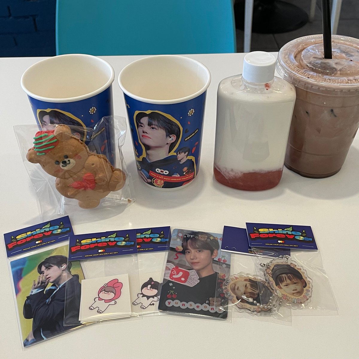 cha_rging's tweet photo. #제일_빛나는_별_윤성아_생일축하해
#윤성아_너의_태양은_평생_빛날꺼야

꽃뜨루 왔어요! 너무너무 이쁘고 아기자기하게 잘 꾸며주신 것 같아요 ㅠㅠ 강아지 너무 귀엽고 윤성이는 더 귀여운 카페.,. https://t.co/RE1djgEX9l