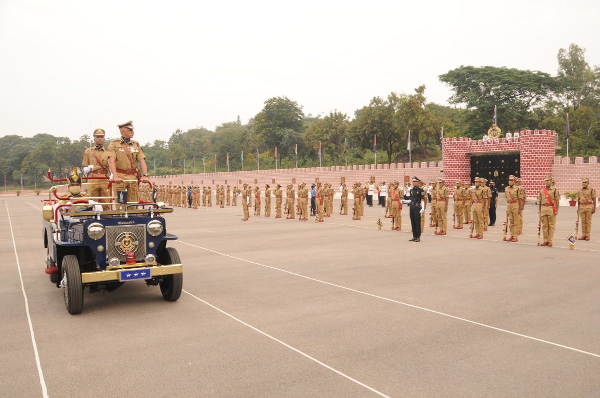 svpnpahyd's tweet photo. National Unity Day Parade, to commemorate the birth anniversary of Sardar Vallabhbhai Patel, was held at the Academy today.
The parade was commanded by Shri Sambhav Jain, IPS(P) of 73RR, West Bengal cadre.
Shri Atul Karwal, IPS, Director, inspected the parade &amp; administered oath https://t.co/hQtEiwgxGo