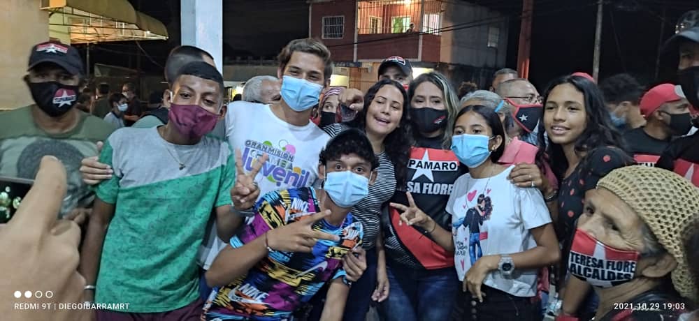 DiegoIbarraMrt's tweet photo. #3oOct|🔴⚫Desde  Aguas Calientes con alegria se dió inicio la  Campaña en DiegoIbarraMRT Dónde nuestra futura alcaldesa @TeresaFloresMRT compartió junto al pueblo revolucionario demostrando compromiso con nuestra patria
#MiDelirioSobreElChimborazo 
#VenezuelaTieneConQue https://t.co/rCJVZ5w5yB
