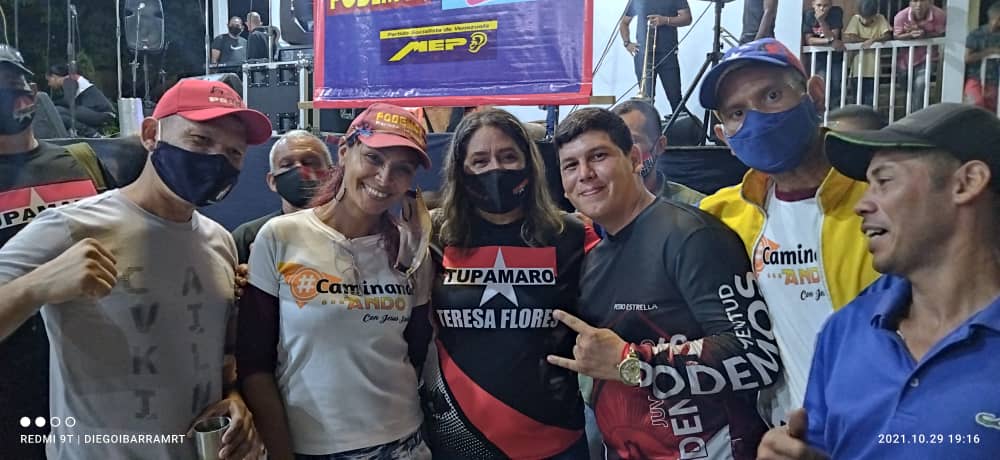 DiegoIbarraMrt's tweet photo. #3oOct|🔴⚫Desde  Aguas Calientes con alegria se dió inicio la  Campaña en DiegoIbarraMRT Dónde nuestra futura alcaldesa @TeresaFloresMRT compartió junto al pueblo revolucionario demostrando compromiso con nuestra patria
#MiDelirioSobreElChimborazo 
#VenezuelaTieneConQue https://t.co/rCJVZ5w5yB