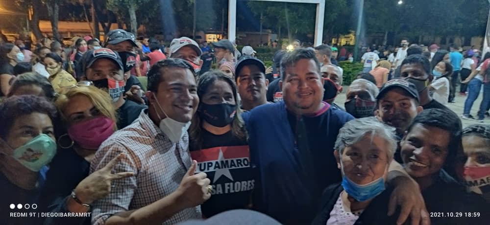 DiegoIbarraMrt's tweet photo. #3oOct|🔴⚫Desde  Aguas Calientes con alegria se dió inicio la  Campaña en DiegoIbarraMRT Dónde nuestra futura alcaldesa @TeresaFloresMRT compartió junto al pueblo revolucionario demostrando compromiso con nuestra patria
#MiDelirioSobreElChimborazo 
#VenezuelaTieneConQue https://t.co/rCJVZ5w5yB