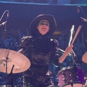 discokisser's tweet photo. HOLD ON, HOLD ON, HOLD ON...
HER SISTER WAS A WITCH RIGHT? AND WHAT WAS HER SISTER? A PRINCESS, THE WICKED WITCH OF THE EAST, BRO.
YOU'RE GONNA LOOK AT ME AND YOU'RE GONNA TELL ME THAT I'M WRONG? AM I WRONG? SHE WORE A CROWN AND SHE CAME DOWN IN A BUBBLE.
GROW UP BRO, GROW UP. https://t.co/iqdwnSeMQo
