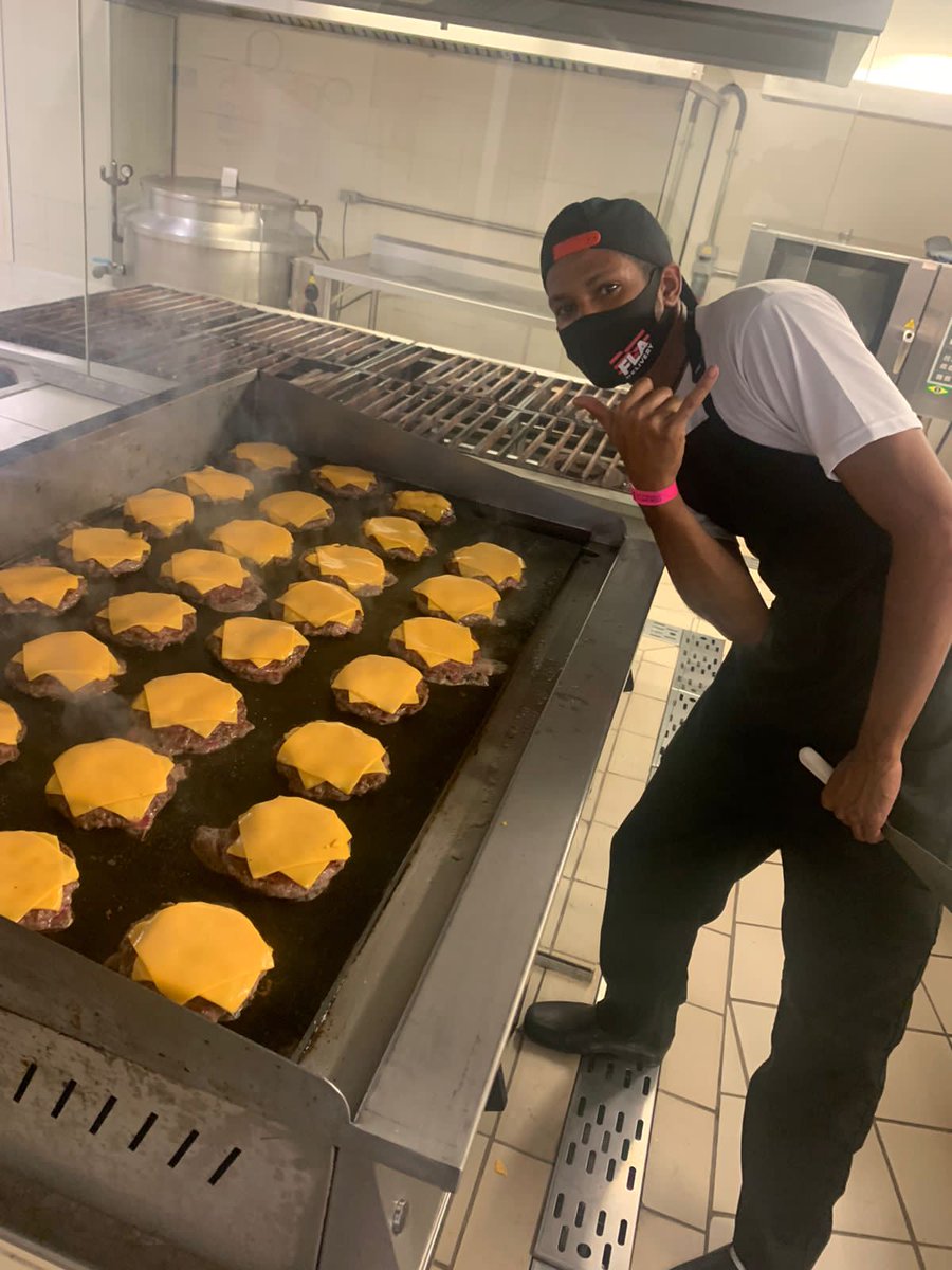 dig_nelson's tweet photo. Obrigado pela oportunidade meu Deus 🙌😍❤🖤 Machuquei no maraca 🙅🏾‍♂️👨🏾‍🍳🥵 https://t.co/t6B8fxPcIe