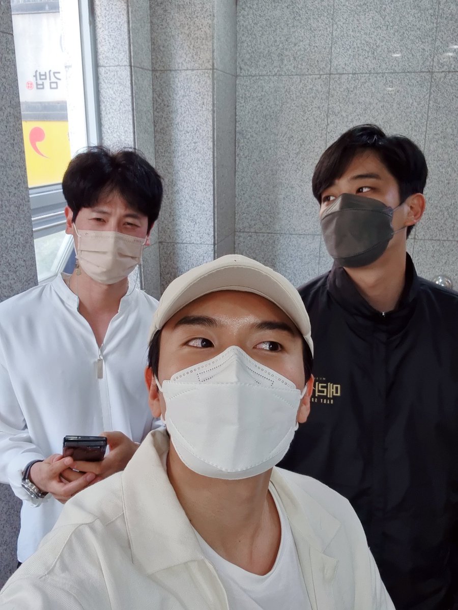 tomozuki1's tweet photo. @9ryeong9 (แปล) @9ryeong9 ตลอดเวลาที่ผ่านมา ทำงานหนักเลยน�� โพลี่ ㅠㅠ จนถึงการแสดงรอบสุดท้ายวันนี้ก็ฝากด้วยนะ 💙 https://t.co/Odq6AFRuwM