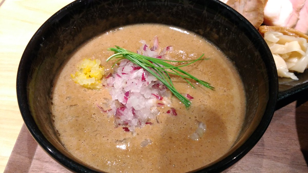 furusan's tweet photo. 麺屋周郷@新橋
特製つけ麺中1200円
ウマウマごちそうさまでした。

#周郷
#新橋
#ラーメン
#らーめん
#らぁめん
#らぁ麺
#つけめん
#つけ麺
#ラーメン巡り
#ラーメン大好き
#ウマウマ
#ごちそうさまでした https://t.co/9dkHLIvlsy