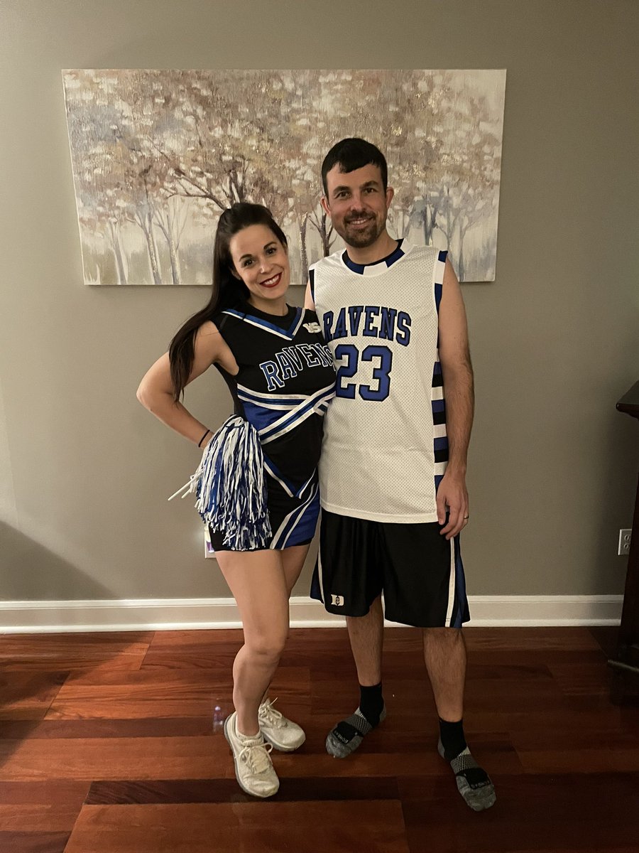 cassiee623's tweet photo. #ONETREEHILL @JamesLafferty @SophiaBush  @BethanyJoyLenz @HilarieBurton @ChadMMurray https://t.co/vpNg0sJN2b