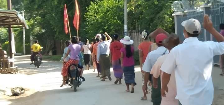 PhooPPKyaw's tweet photo. #Shwebo villagers continued protest march &amp; demonstration against fascist military council on the morning of October 31.

#FreezePaymentsToJunta
#Oct31Coup
#WhatsHappeningInMyanmar https://t.co/i5xDTUA8lz